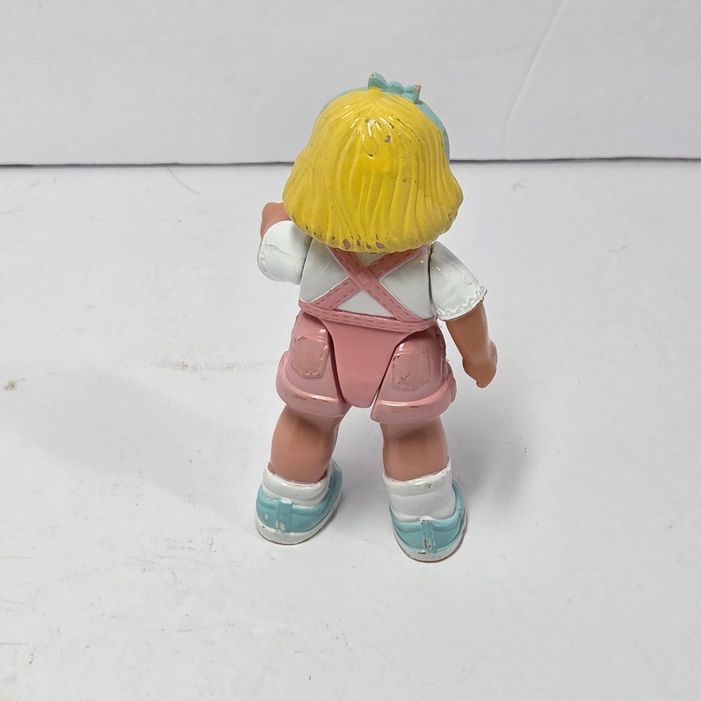 Vintage 1993 Fisher-Price Loving Family Dollhouse Girl Figure Pink Overalls 90s - Picture 3 of 8